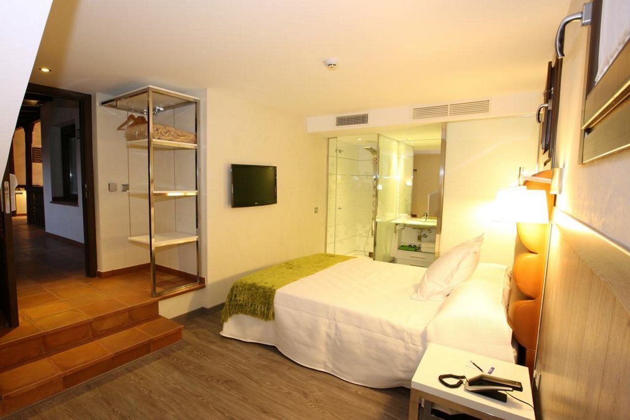 Evenia Alcala Boutique Hotel Alcalá de Henares Dış mekan fotoğraf